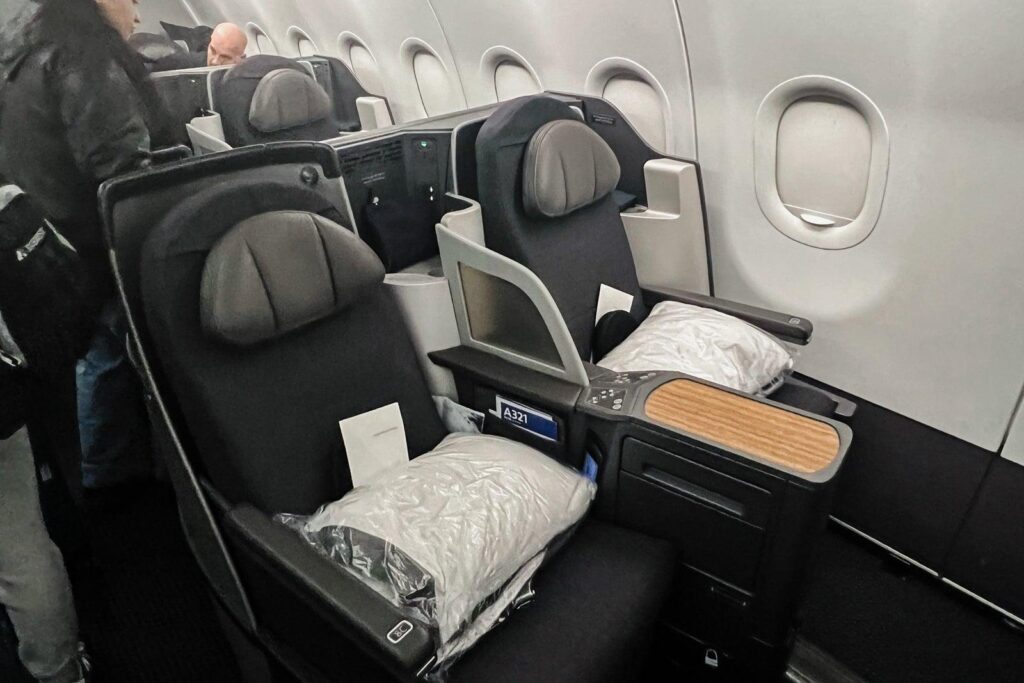 American Airlines to start providing a pajamas for business class leaflets