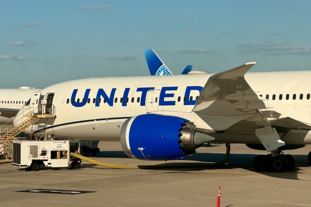 Save Miles with United's flight contracts with credit card